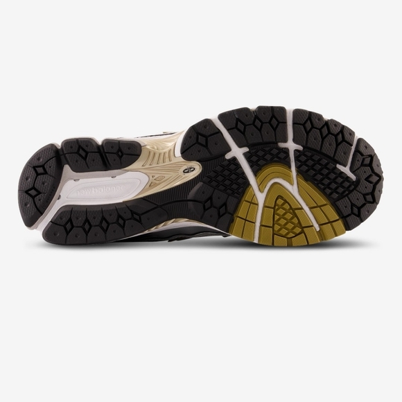 New Balance FIRE! NIB! 1906R in Black/Gold/White. Sz 11. R2S!! - Picture 4 of 13